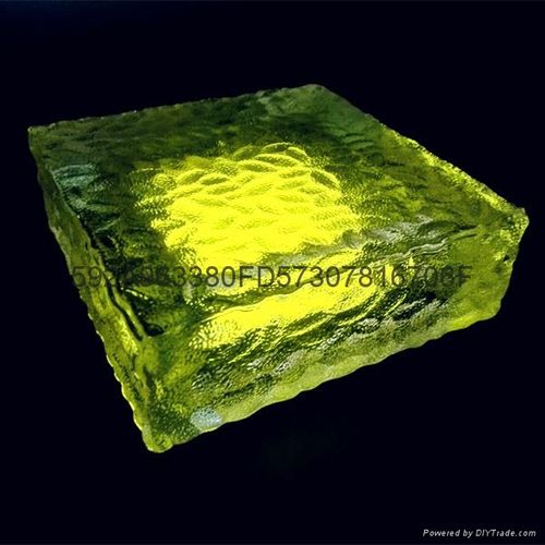 广场太阳能玻璃地砖灯工厂现货供应 点亮绿色智慧城市的每一步